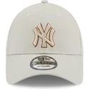 gorra-curva-beige-ajustable-9forty-team-outline-de-new-york-yankees-mlb-de-new-era