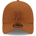 gorra-curva-marron-ajustada-con-logo-marron-39thirty-league-essential-de-new-york-yankees-mlb-de-new-era