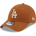 gorra-curva-marron-ajustable-con-logo-beige-9forty-league-essential-de-los-angeles-dodgers-mlb-de-new-era