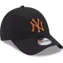 gorra-curva-negra-ajustable-con-logo-marron-9forty-league-essential-de-new-york-yankees-mlb-de-new-era