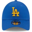 gorra-curva-azul-ajustable-con-logo-amarillo-9forty-league-essential-de-los-angeles-dodgers-mlb-de-new-era