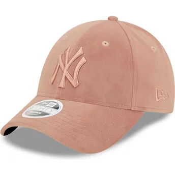 Gorra curva rosa ajustable con logo rosa para mujer 9FORTY Velour de New York Yankees MLB de New Era