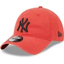 gorra-curva-roja-ajustable-con-logo-negro-9twenty-league-essential-de-new-york-yankees-mlb-de-new-era