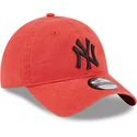 gorra-curva-roja-ajustable-con-logo-negro-9twenty-league-essential-de-new-york-yankees-mlb-de-new-era