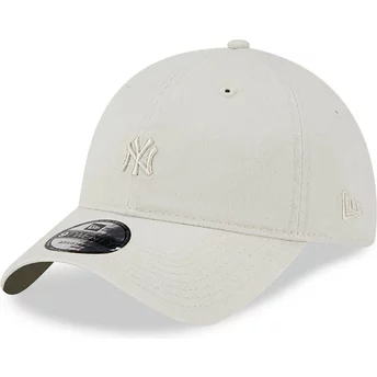 Gorra curva beige ajustable con logo beige 9TWENTY Mini Logo de New York Yankees MLB de New Era