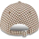 gorra-curva-marron-y-blanca-ajustable-para-mujer-9forty-houndstooth-de-new-york-yankees-mlb-de-new-era