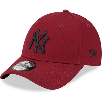 Gorra curva roja ajustable con logo negro 9FORTY League Essential de New York Yankees MLB de New Era