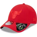 gorra-curva-roja-ajustable-con-logo-rojo-9forty-repreve-outline-de-chicago-bulls-nba-de-new-era