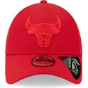 gorra-curva-roja-ajustable-con-logo-rojo-9forty-repreve-outline-de-chicago-bulls-nba-de-new-era
