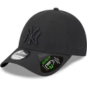 gorra-curva-negra-ajustable-con-logo-negro-9forty-repreve-outline-de-new-york-yankees-mlb-de-new-era