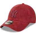 gorra-curva-roja-ajustable-con-logo-rojo-9forty-towelling-de-new-york-yankees-mlb-de-new-era