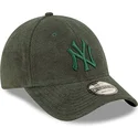 gorra-curva-verde-ajustable-con-logo-verde-9forty-towelling-de-new-york-yankees-mlb-de-new-era