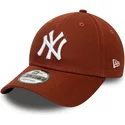 gorra-curva-marron-ajustable-9forty-league-essential-de-new-york-yankees-mlb-de-new-era