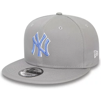 Gorra plana gris snapback con logo azul 9FIFTY Outline de New York Yankees MLB de New Era