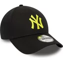 gorra-curva-negra-ajustable-con-logo-amarillo-9forty-league-essential-de-new-york-yankees-mlb-de-new-era