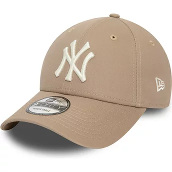 Gorra curva marrón claro ajustable 9FORTY League Essential de New York Yankees MLB de New Era