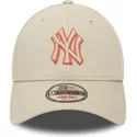 gorra-curva-beige-ajustable-9forty-team-outline-de-new-york-yankees-mlb-de-new-era