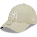 gorra-curva-beige-ajustable-para-mujer-9forty-league-essential-de-new-york-yankees-mlb-de-new-era