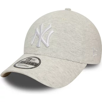 Gorra curva beige ajustable 9FORTY Jersey Essential de New York Yankees MLB de New Era
