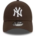 gorra-curva-marron-oscuro-ajustable-9forty-league-essential-de-new-york-yankees-mlb-de-new-era