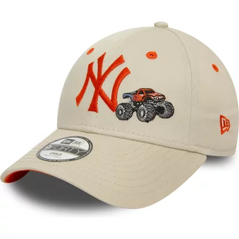 Gorra curva beige ajustable con logo naranja para niño 9FORTY Graphic Monster Truck de New York Yankees MLB de New Era