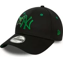 gorra-curva-negra-ajustable-con-logo-verde-para-nino-9forty-graphic-dinosaurio-de-new-york-yankees-mlb-de-new-era