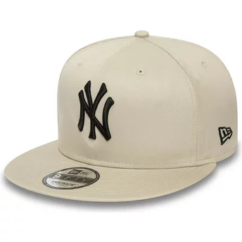 Gorra plana beige snapback con logo negro 9FIFTY League Essential de New York Yankees MLB de New Era