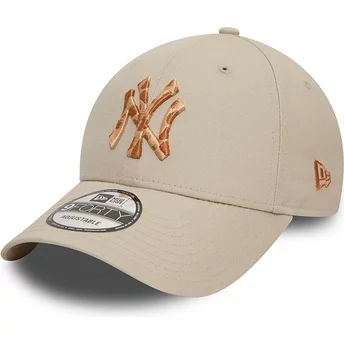 Gorra curva beige ajustable 9FORTY Animal Infill de New York Yankees MLB de New Era