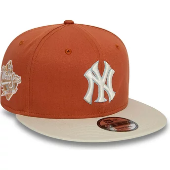 Gorra plana marrón y beige snapback 9FIFTY Patch de New York Yankees MLB de New Era