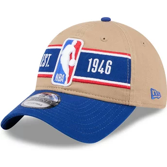 Gorra curva marrón y azul ajustable 9TWENTY Draft 2024 de NBA de New Era