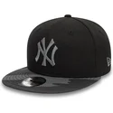 gorra-plana-negra-snapback-con-logo-gris-para-nino-9fifty-contrast-de-new-york-yankees-mlb-de-new-era