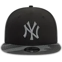 gorra-plana-negra-snapback-con-logo-gris-para-nino-9fifty-contrast-de-new-york-yankees-mlb-de-new-era