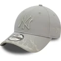 gorra-curva-gris-ajustable-con-logo-gris-9forty-flame-de-new-york-yankees-mlb-de-new-era