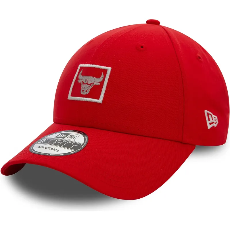 gorra-curva-roja-ajustable-9forty-metallic-patch-de-chicago-bulls-nba-de-new-era