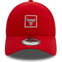 gorra-curva-roja-ajustable-9forty-metallic-patch-de-chicago-bulls-nba-de-new-era