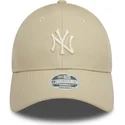 gorra-curva-beige-ajustable-para-mujer-con-logo-beige-9forty-midi-pu-de-new-york-yankees-mlb-de-new-era