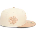 gorra-plana-beige-y-marron-ajustada-59fifty-side-patch-de-new-york-yankees-mlb-de-new-era