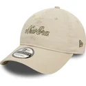 gorra-curva-beige-ajustable-9twenty-heritage-script-de-new-era