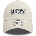 gorra-curva-beige-ajustable-9twenty-scribble-de-ac-milan-serie-a-de-new-era