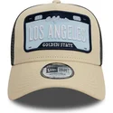 gorra-trucker-beige-y-negra-a-frame-license-plate-de-los-angeles-ciudades-y-playas-de-new-era