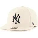 gorra-plana-beige-lisa-snapback-de-mlb-new-york-yankees-de-47-brand