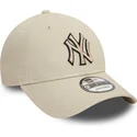 gorra-curva-beige-ajustable-con-logo-negro-9forty-team-outline-de-new-york-yankees-mlb-de-new-era