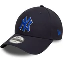 gorra-curva-azul-marino-ajustable-con-logo-azul-9forty-side-patch-de-new-york-yankees-mlb-de-new-era