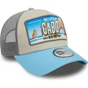 gorra-trucker-beige-y-azul-9forty-a-frame-license-plate-de-cabo-ciudades-y-playas-de-new-era