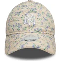 gorra-curva-beige-ajustable-para-mujer-9twenty-floral-quilt-de-new-york-yankees-mlb-de-new-era