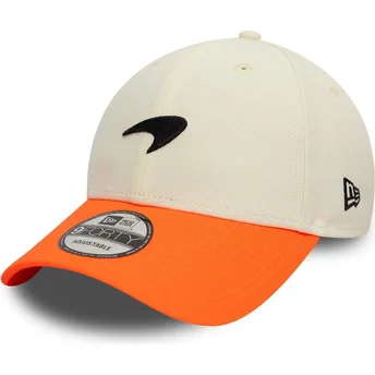 Gorra curva blanca y naranja ajustable 9FORTY Contrast Visor de McLaren Racing Formula 1 de New Era