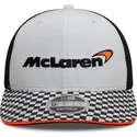 gorra-trucker-plana-blanca-y-negra-snapback-9fifty-checkered-visor-de-mclaren-racing-formula-1-de-new-era