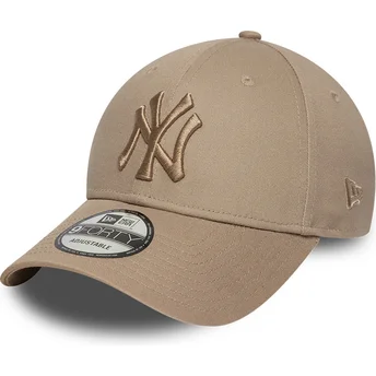 Gorra curva marrón claro ajustable con logo marrón 9FORTY League Essential de New York Yankees MLB de New Era