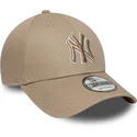 gorra-curva-marron-claro-ajustable-con-logo-marron-9forty-outline-de-new-york-yankees-mlb-de-new-era