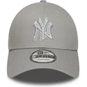 gorra-curva-gris-ajustable-9forty-outline-de-new-york-yankees-mlb-de-new-era